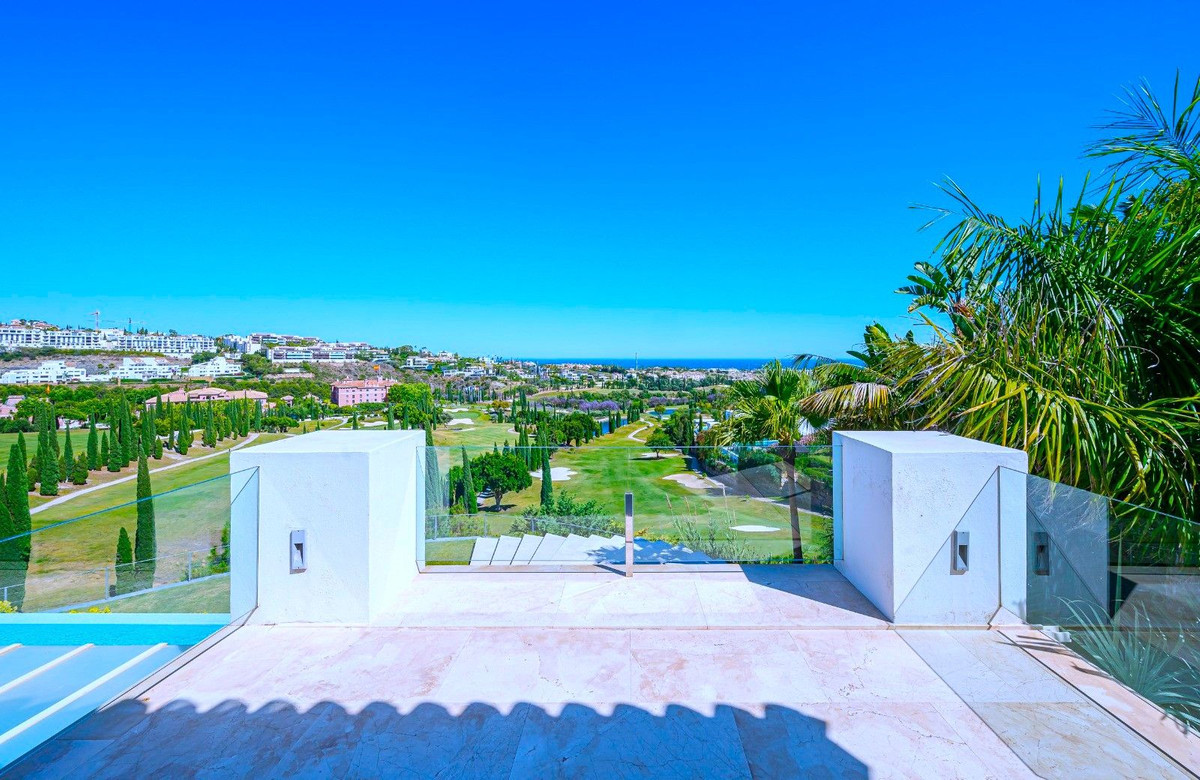 6 bedroom Villas for sale in Los Flamingos – R5005957