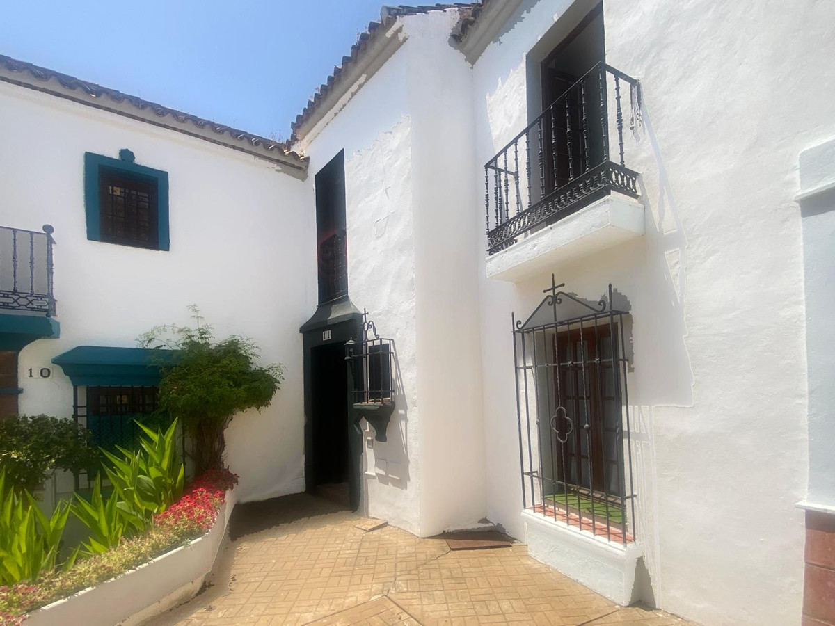 Adosados de 3 dormitorios en venta en Guadalmina Baja – R5133313