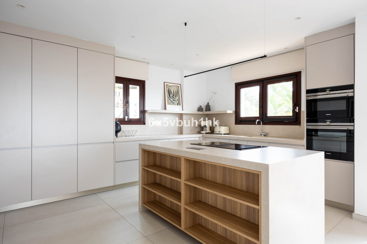 6 bedroom Villas for sale in El Rosario – R5169169