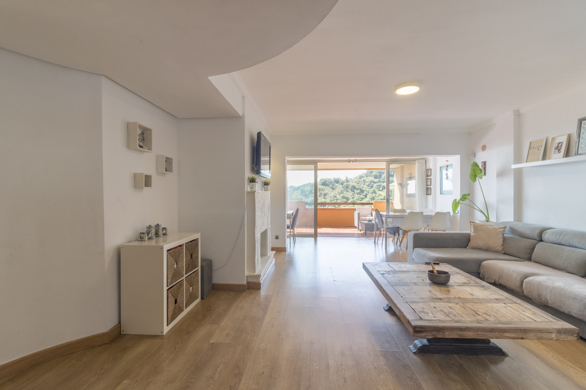 3 bedroom Apartments for sale in La Mairena – R5122936
