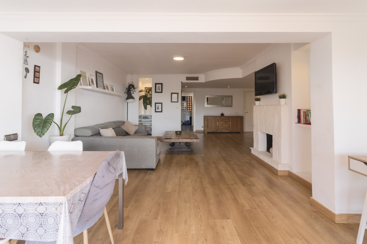 3 bedroom Apartments for sale in La Mairena – R5122936