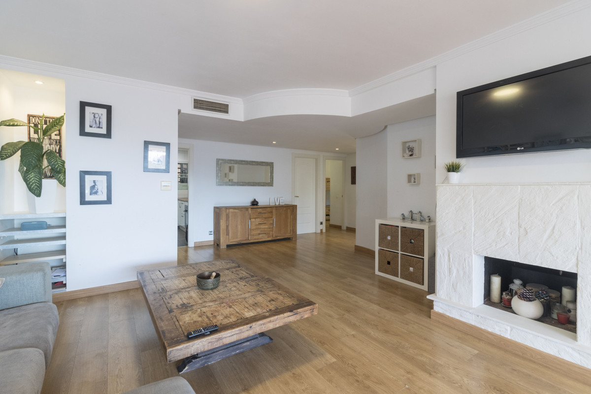 3 bedroom Apartments for sale in La Mairena – R5122936