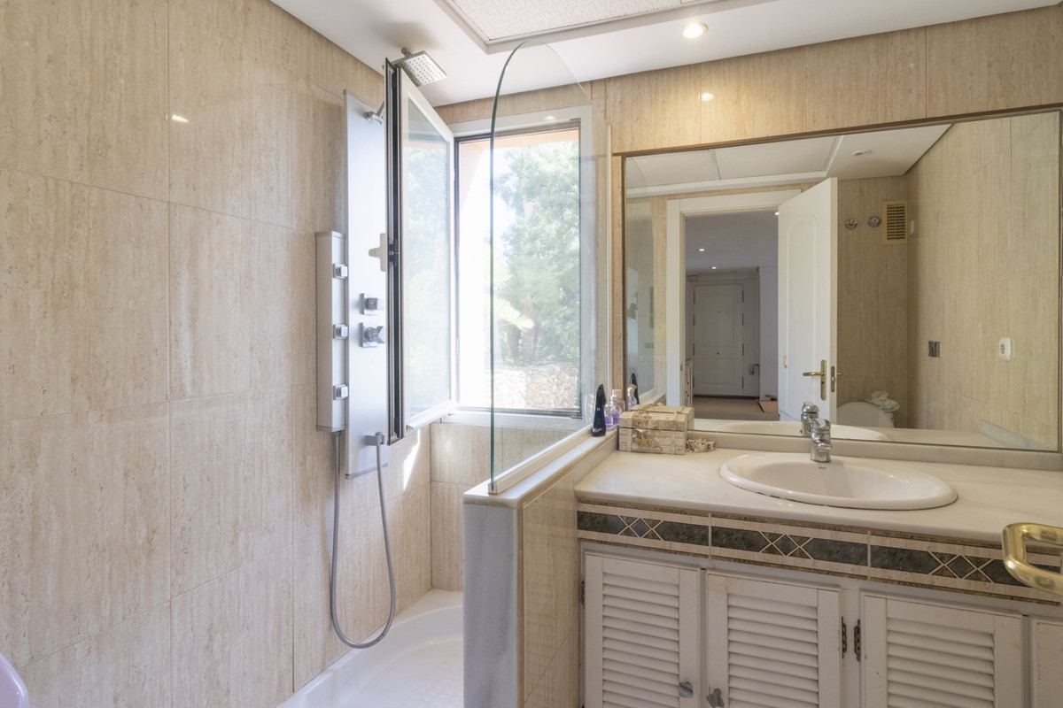 3 bedroom Apartments for sale in La Mairena – R5122936