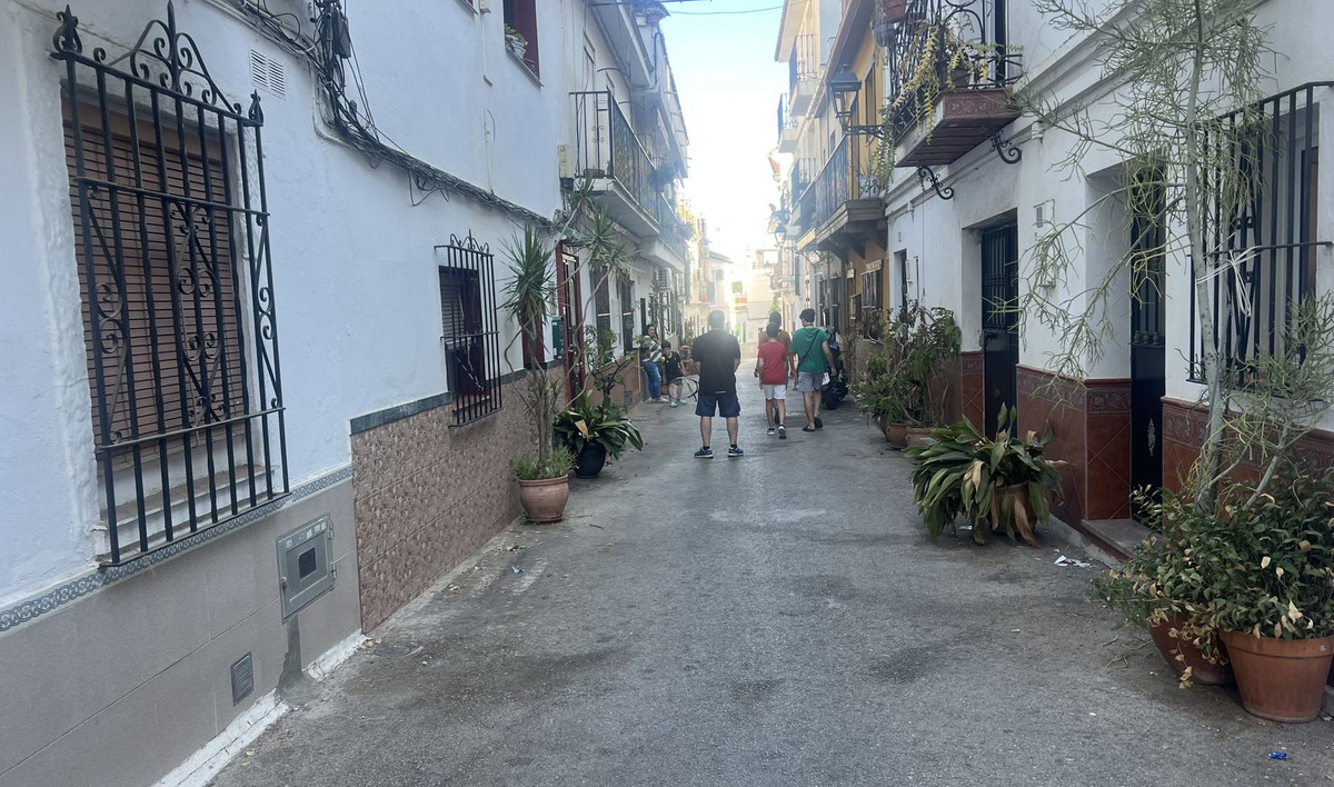 Adosados de 6 dormitorios en venta en Marbella – R5164036