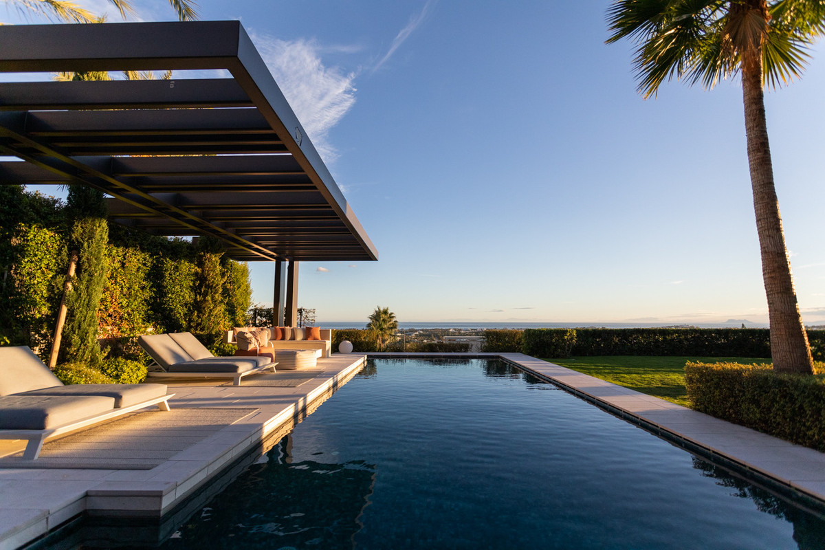 7 bedroom Villas for sale in La Quinta – R4875670