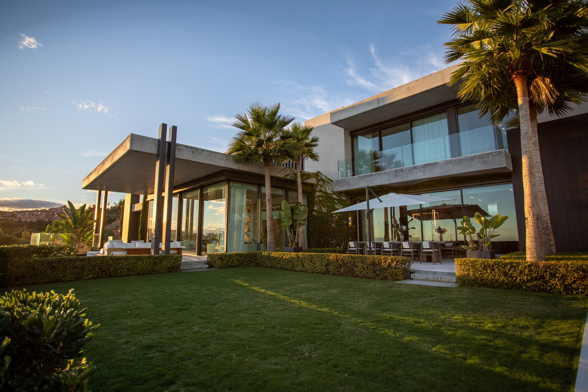 7 bedroom Villas for sale in La Quinta – R4875670