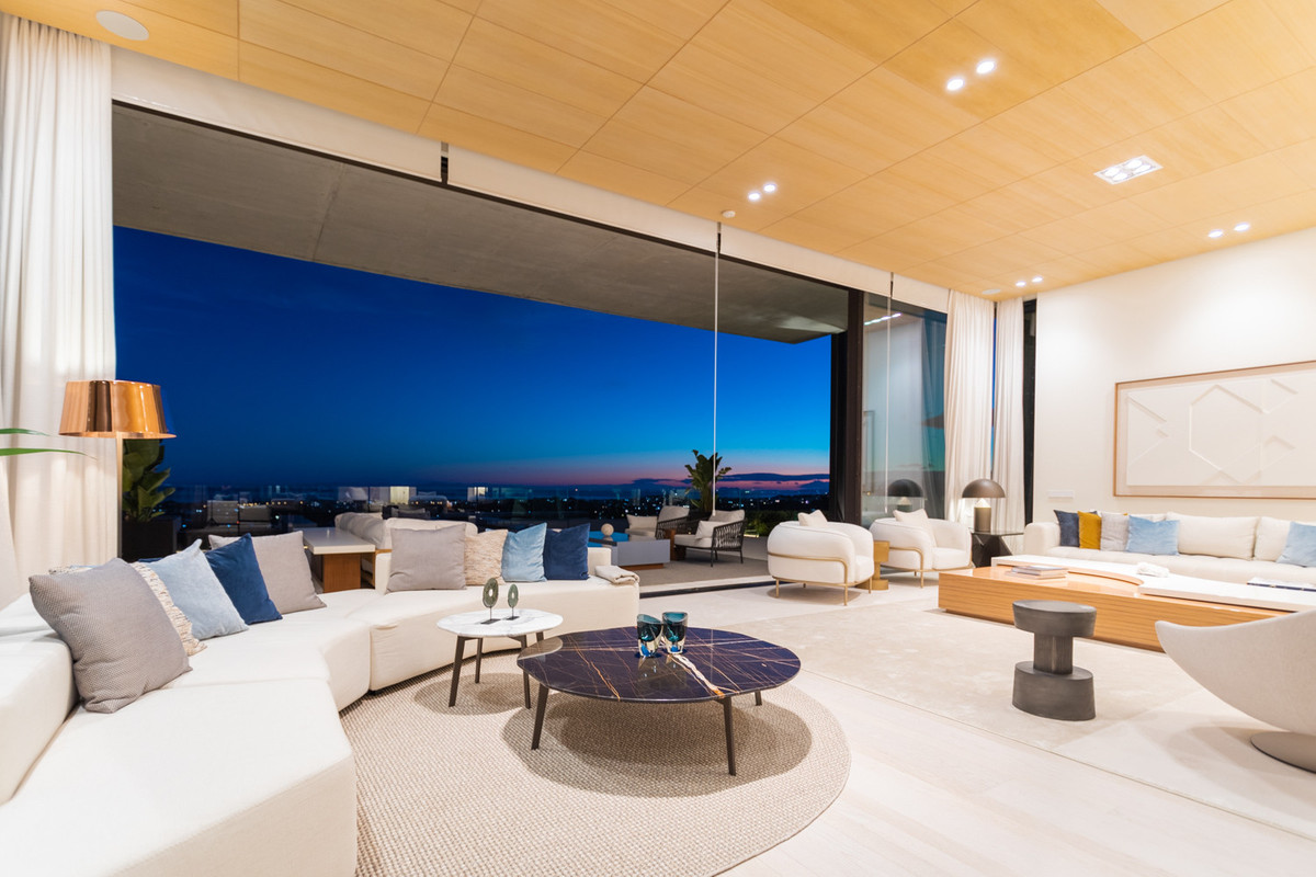 7 bedroom Villas for sale in La Quinta – R4875670