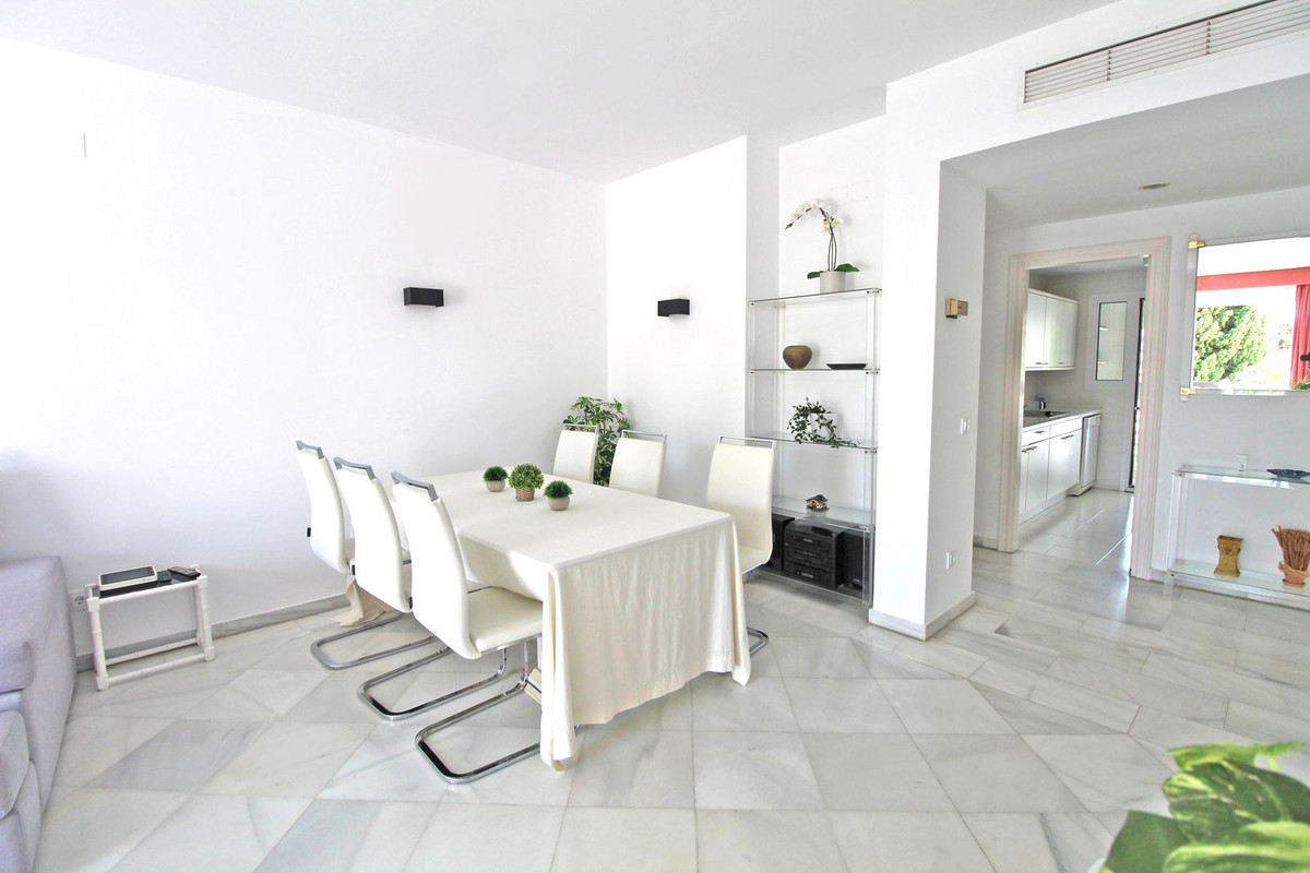 Apartamentos de 3 dormitorios en venta en Milla de Oro – R5171746