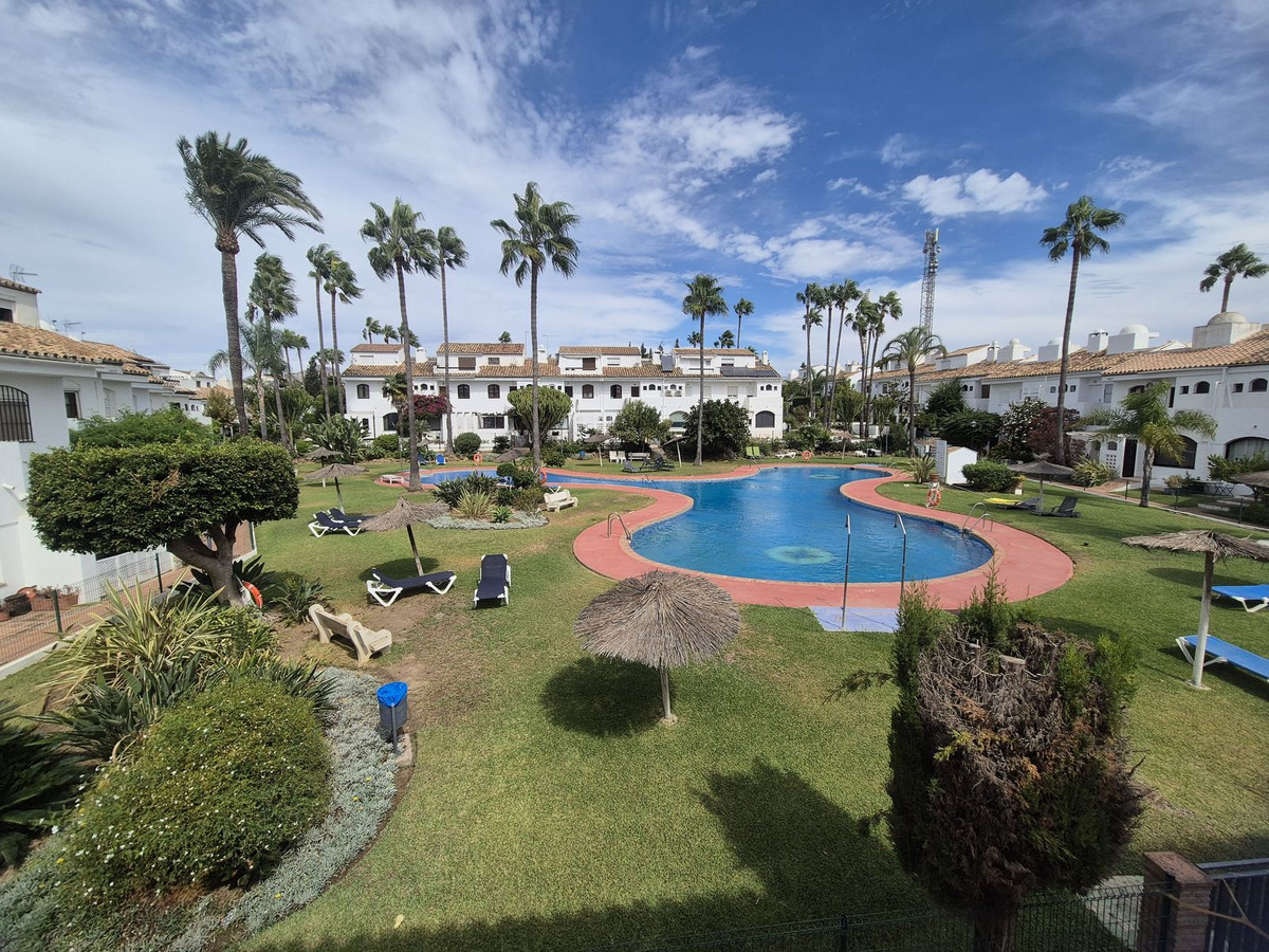 4 bedroom Townhouses for sale in Guadalmina Baja – R5158777