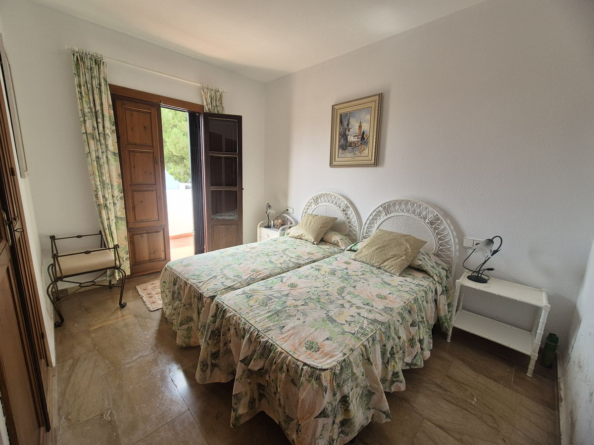 4 bedroom Townhouses for sale in Guadalmina Baja – R5158777