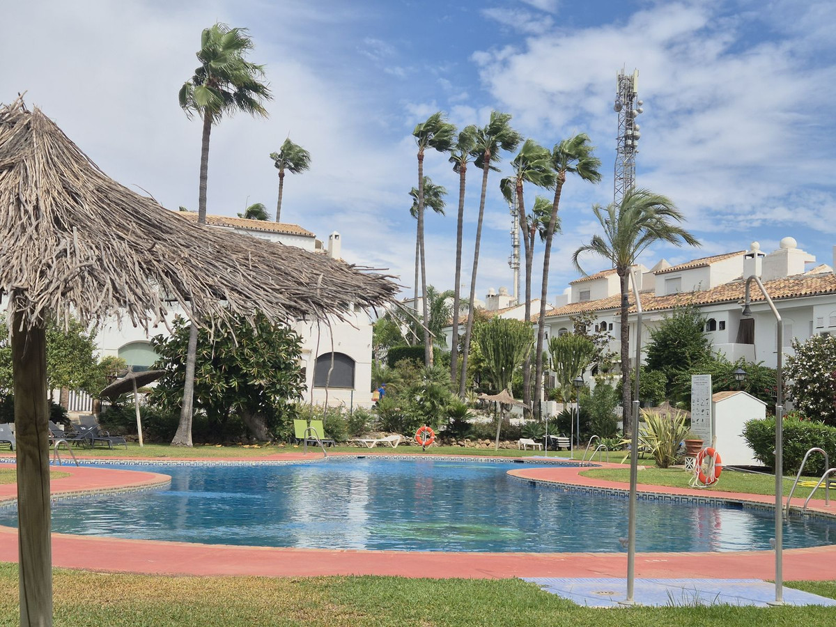 4 bedroom Townhouses for sale in Guadalmina Baja – R5158777