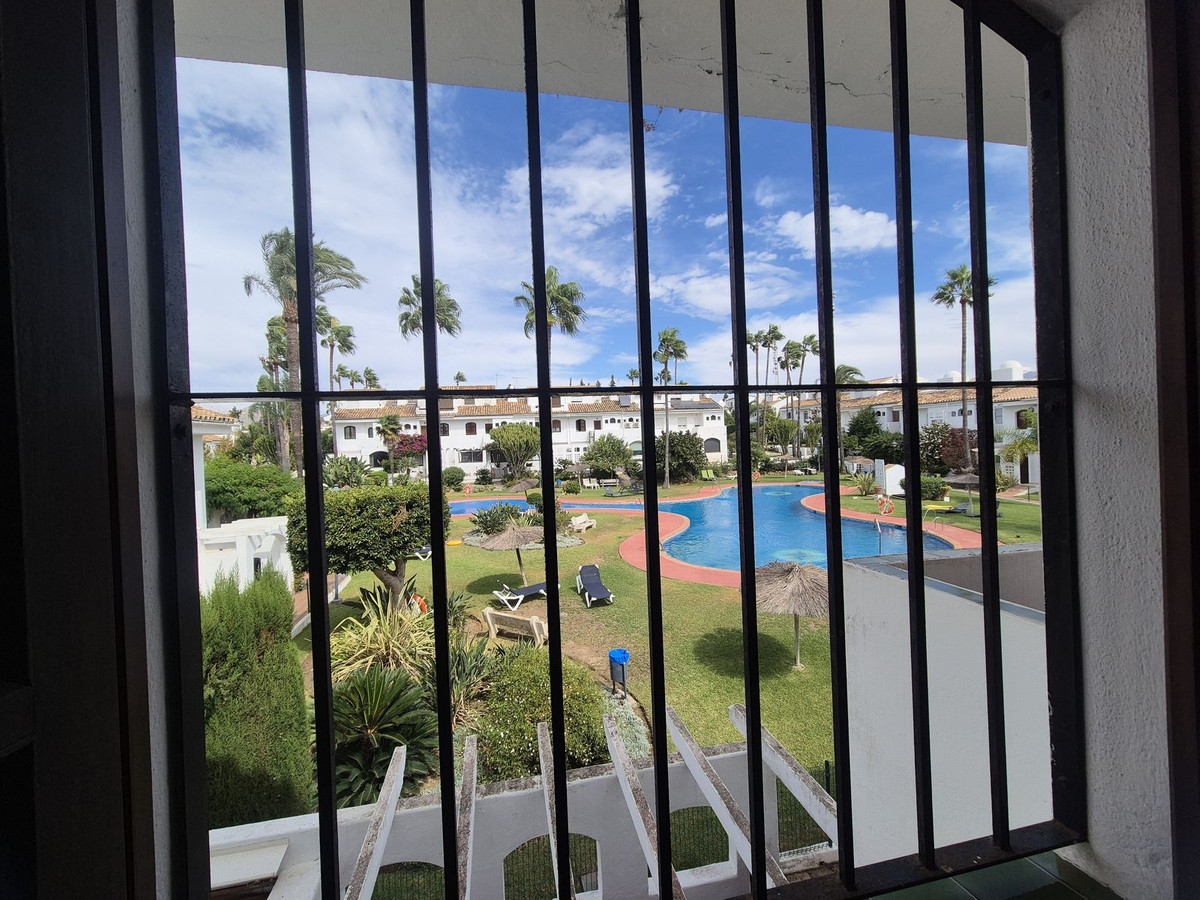 4 bedroom Townhouses for sale in Guadalmina Baja – R5158777