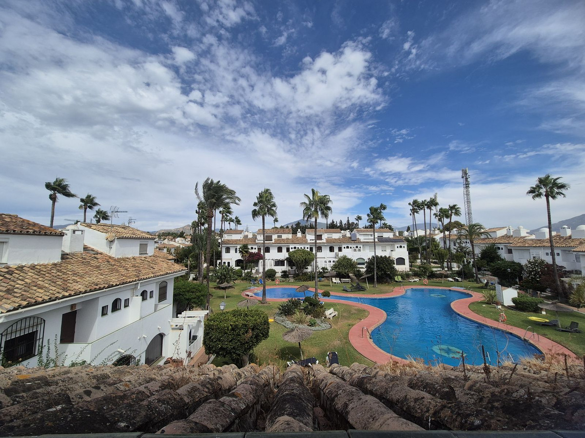 4 bedroom Townhouses for sale in Guadalmina Baja – R5158777