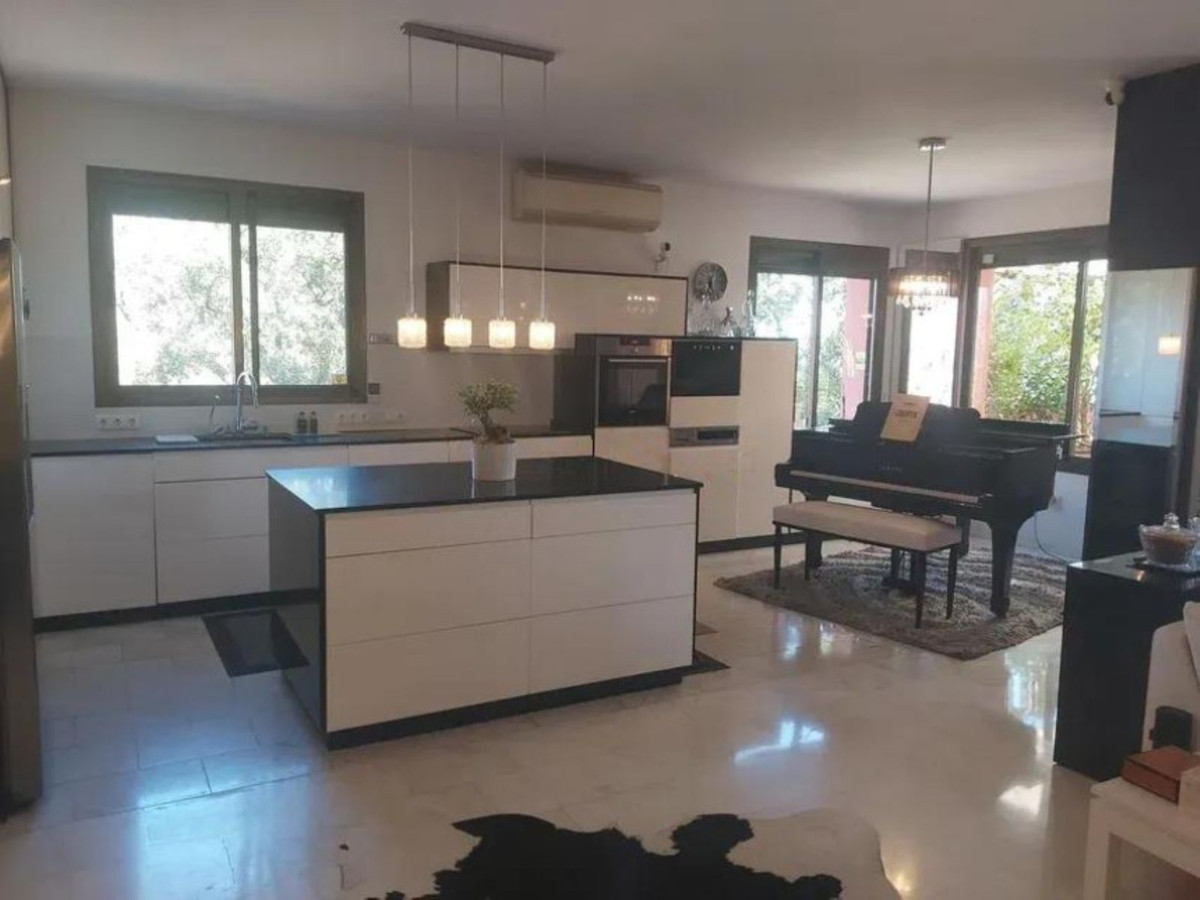 3 bedroom Apartments for sale in Marbella – R5144746