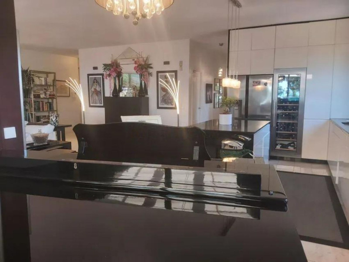 3 bedroom Apartments for sale in Marbella – R5144746