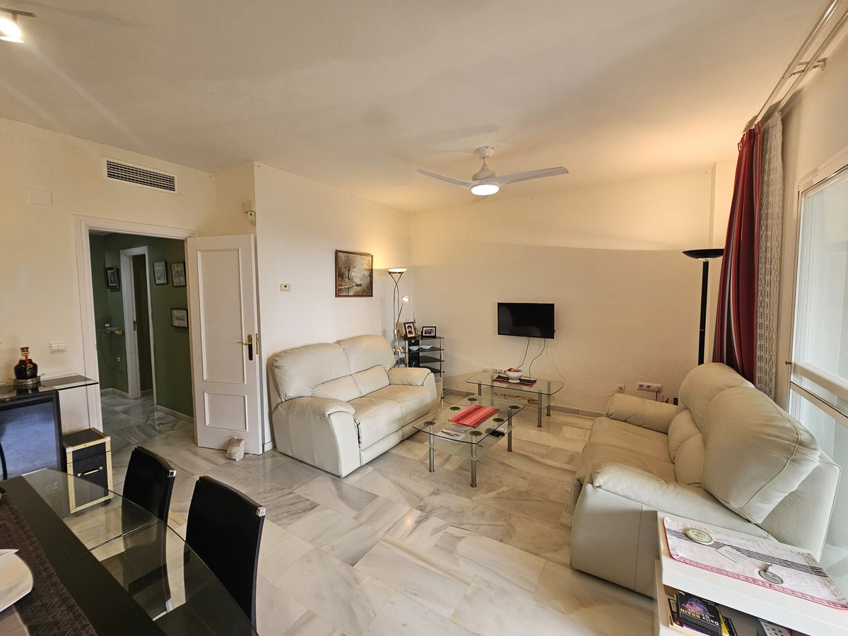 3 bedroom Apartments for sale in Miraflores – R5169232