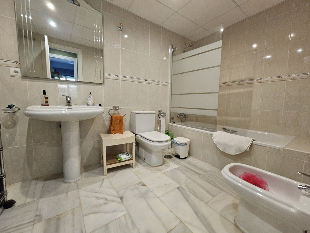 3 bedroom Apartments for sale in Miraflores – R5169232