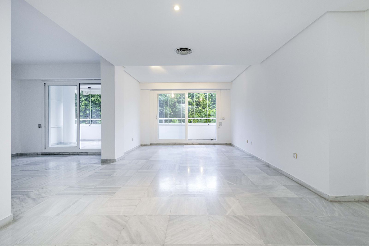 3 bedroom Apartments for sale in Marbella – R5155171