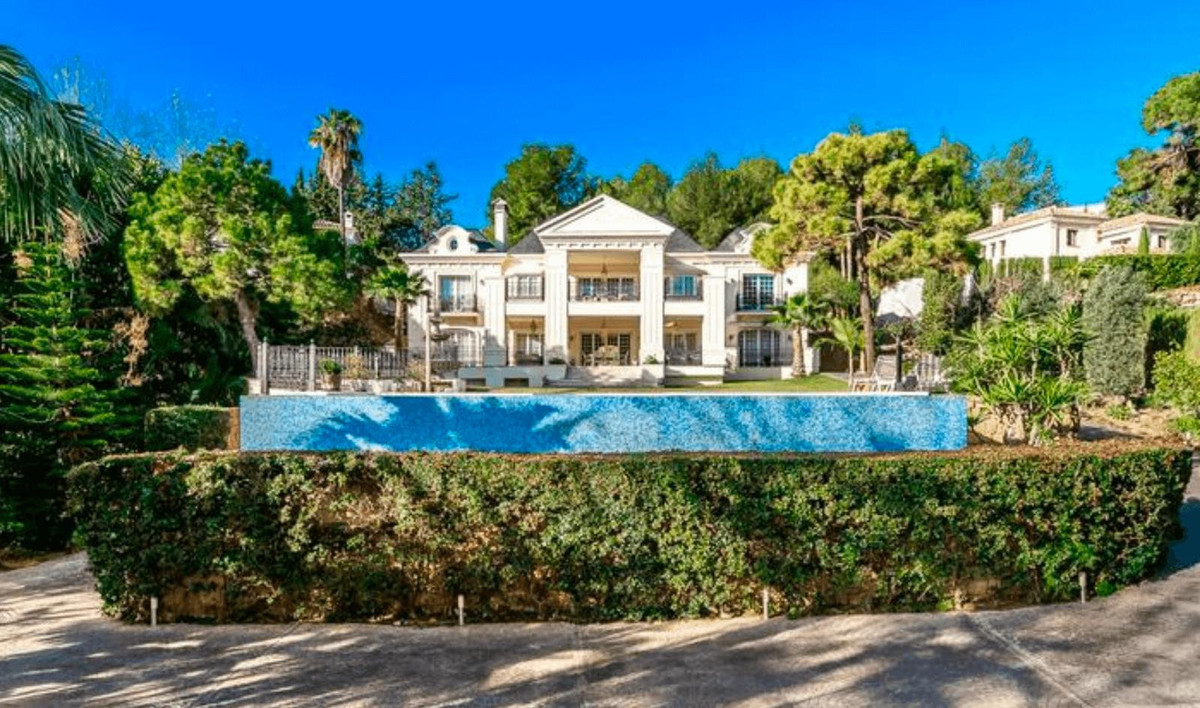 8 bedroom Villas for sale in Milla de Oro – R4788610