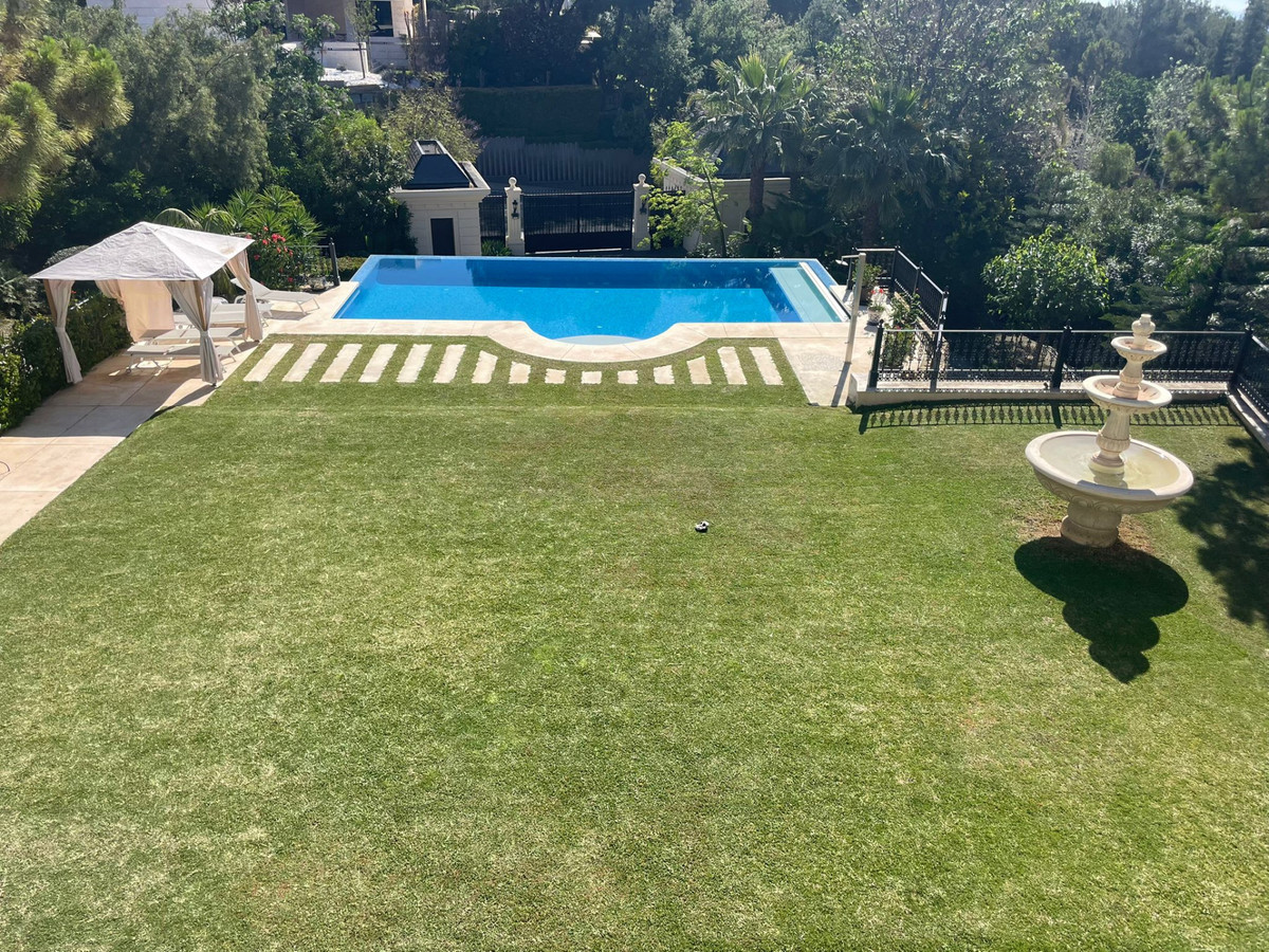 8 bedroom Villas for sale in Milla de Oro – R4788610