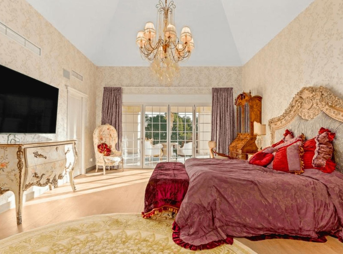 8 bedroom Villas for sale in Milla de Oro – R4788610