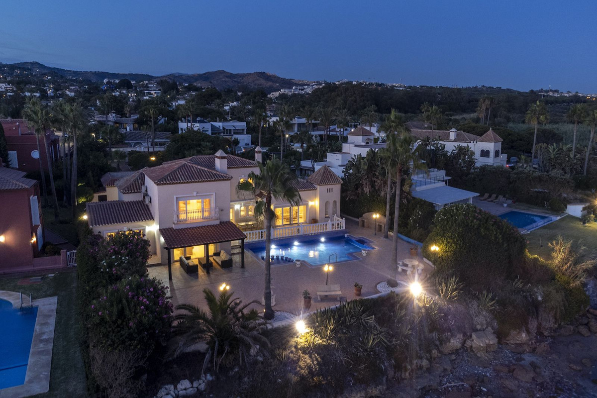 5 bedroom Villas for sale in Marbesa – R5156299