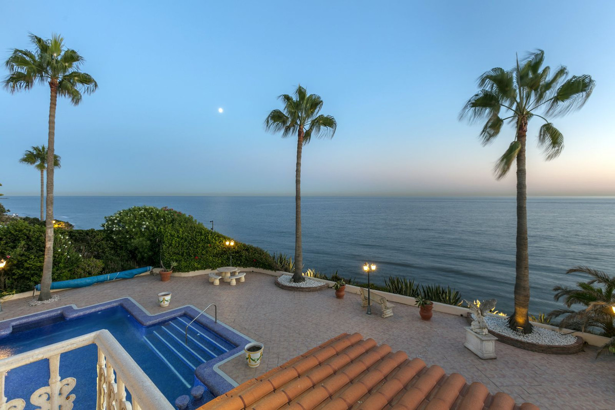 5 bedroom Villas for sale in Marbesa – R5156299