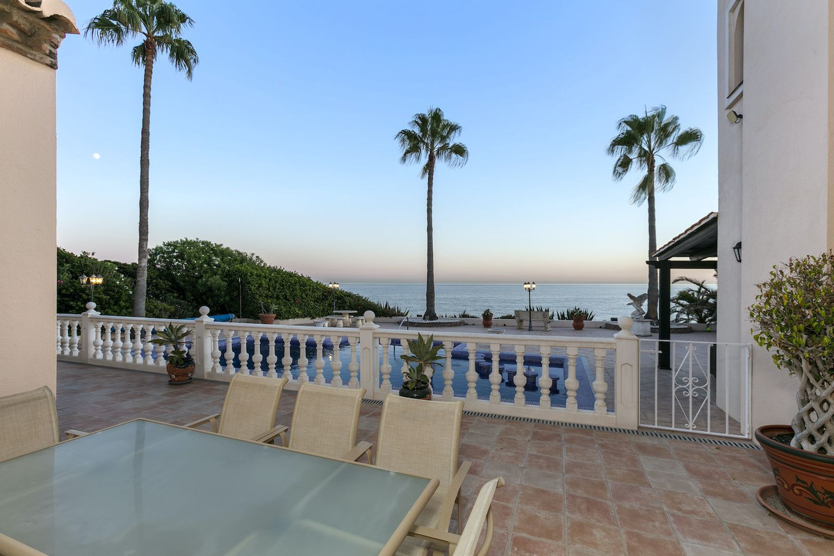 5 bedroom Villas for sale in Marbesa – R5156299