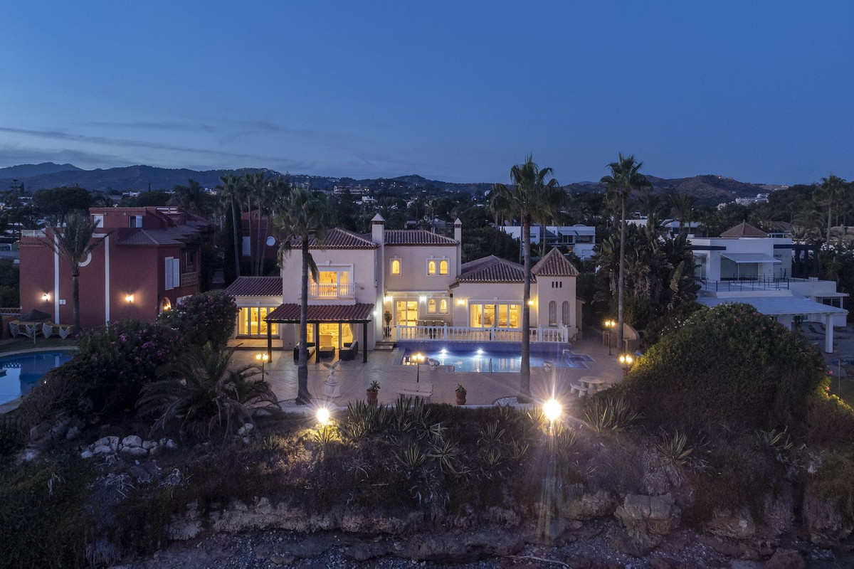 5 bedroom Villas for sale in Marbesa – R5156299