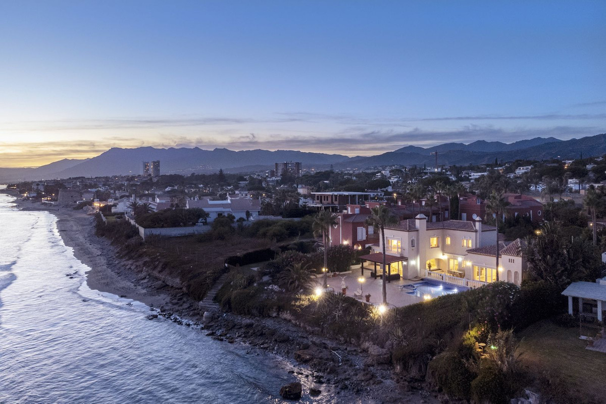 5 bedroom Villas for sale in Marbesa – R5156299