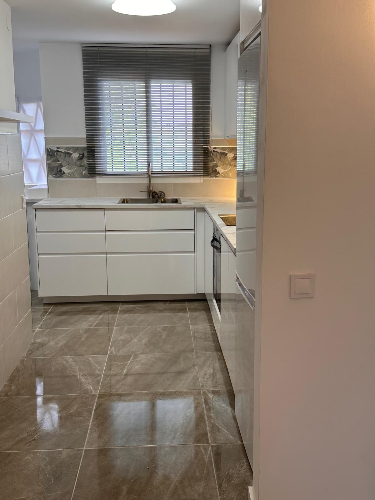 Apartamentos de 3 dormitorios en venta en Calahonda – R5160184
