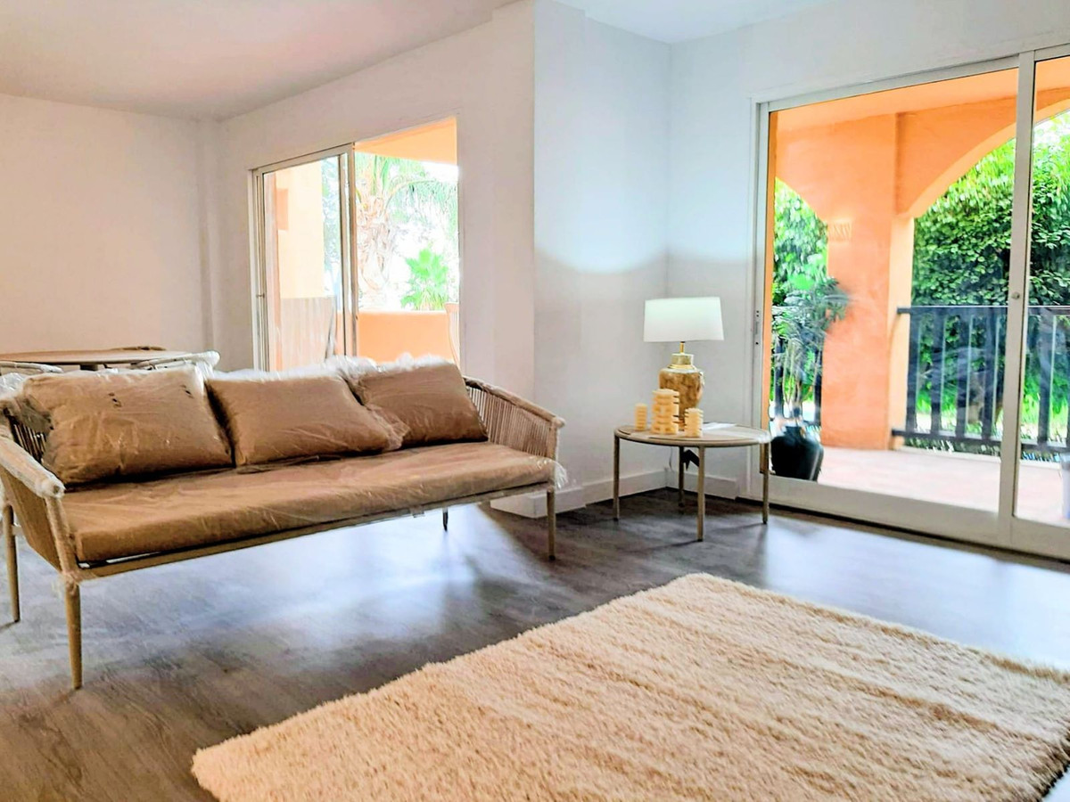 Apartamentos de 3 dormitorios en venta en Calahonda – R5160184
