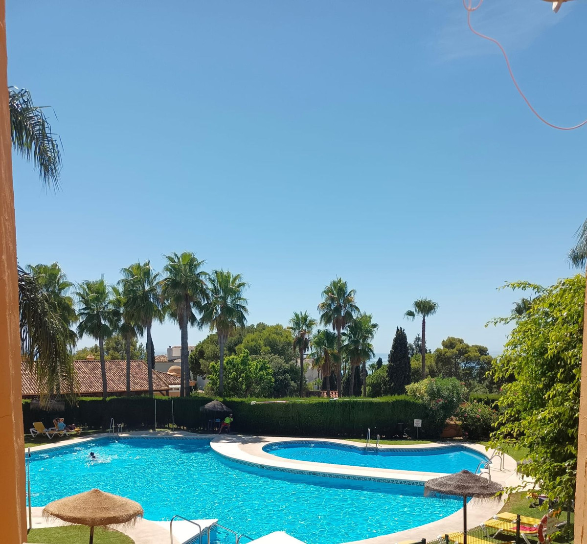 Apartamentos de 3 dormitorios en venta en Calahonda – R5160184