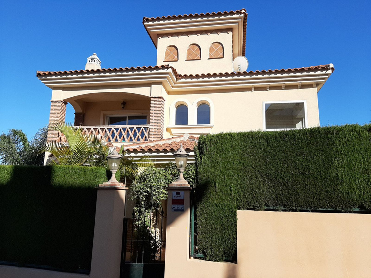4 bedroom Villas for sale in Riviera del Sol – R5167363
