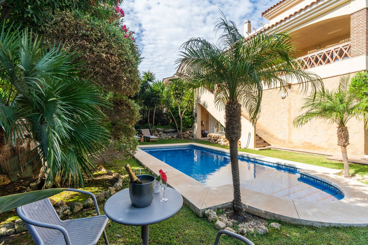 4 bedroom Villas for sale in Riviera del Sol – R5167363