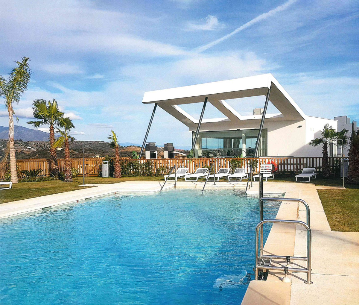 Apartamentos de 3 dormitorios en venta en La Cala de Mijas – R5138908