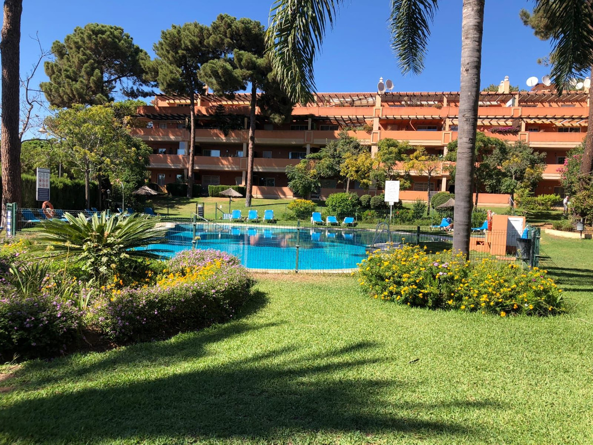 2 bedroom Apartments for sale in Elviria – R5145922