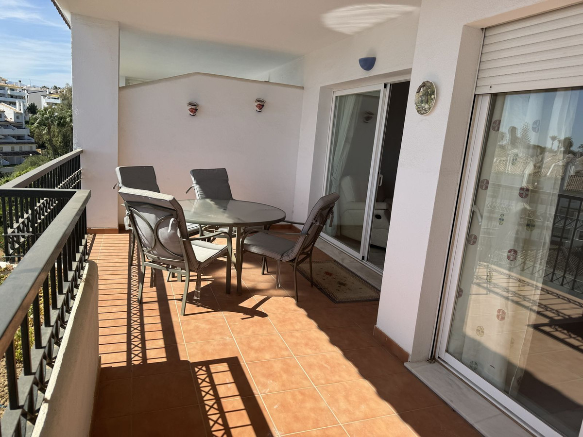 Apartamentos de 2 dormitorios en venta en Calahonda – R5160382