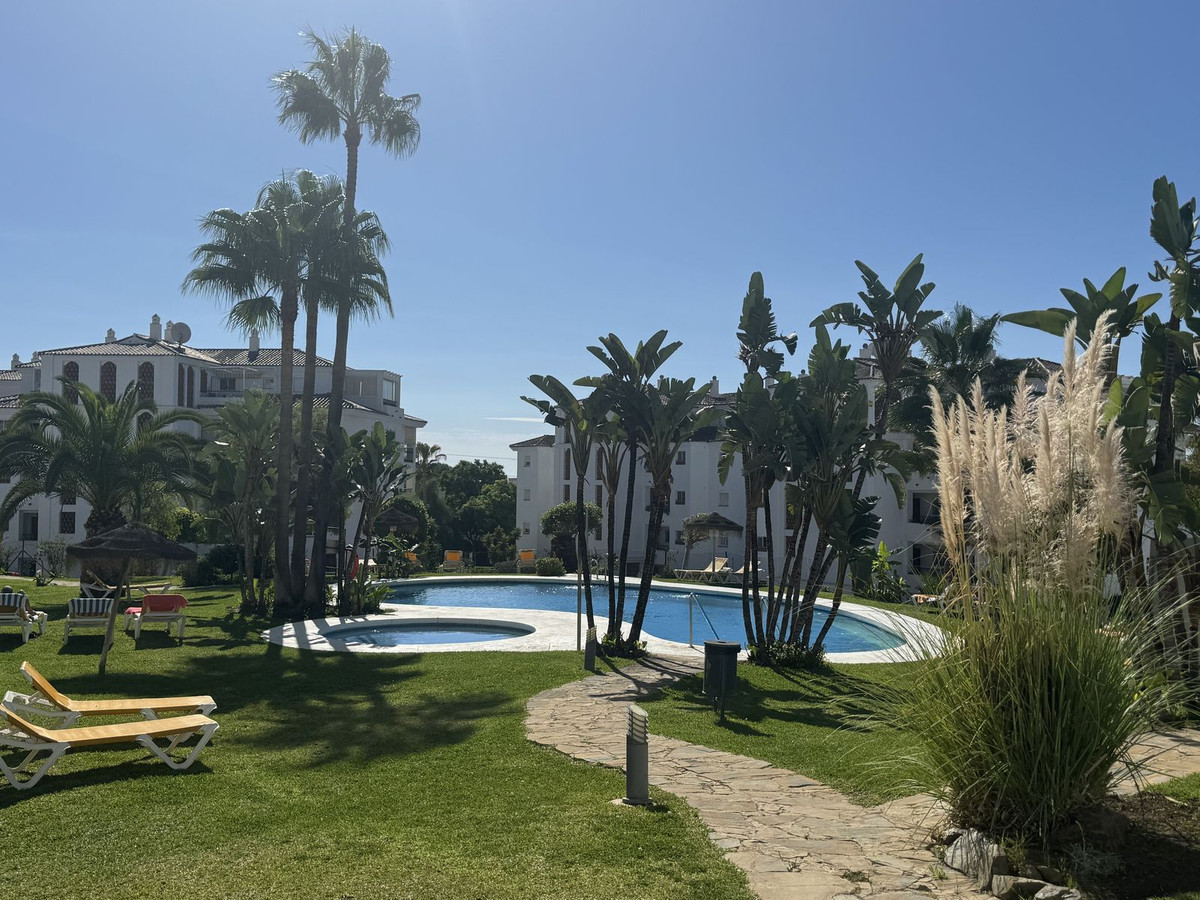 Apartamentos de 2 dormitorios en venta en Calahonda – R5160382