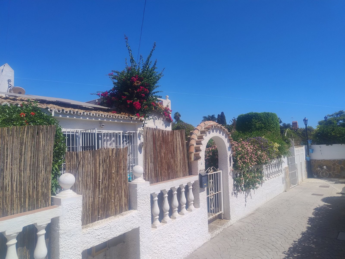 4 bedroom Semi-detached for sale in Calahonda – R5159545