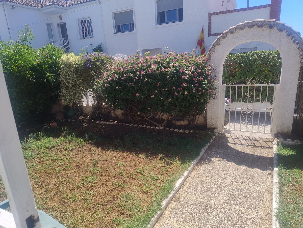 4 bedroom Semi-detached for sale in Calahonda – R5159545