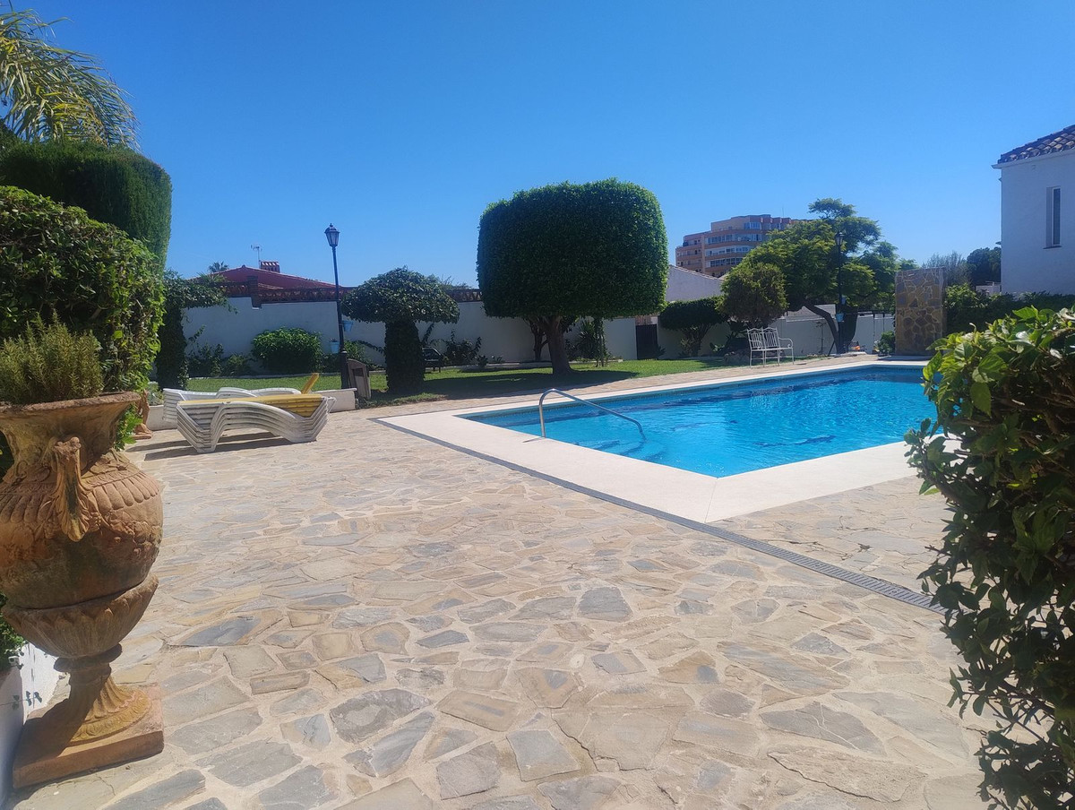4 bedroom Semi-detached for sale in Calahonda – R5159545