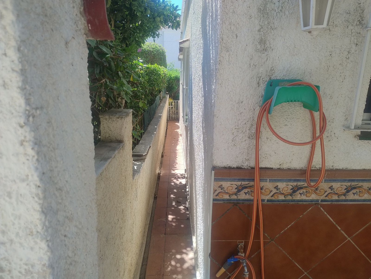 4 bedroom Semi-detached for sale in Calahonda – R5159545