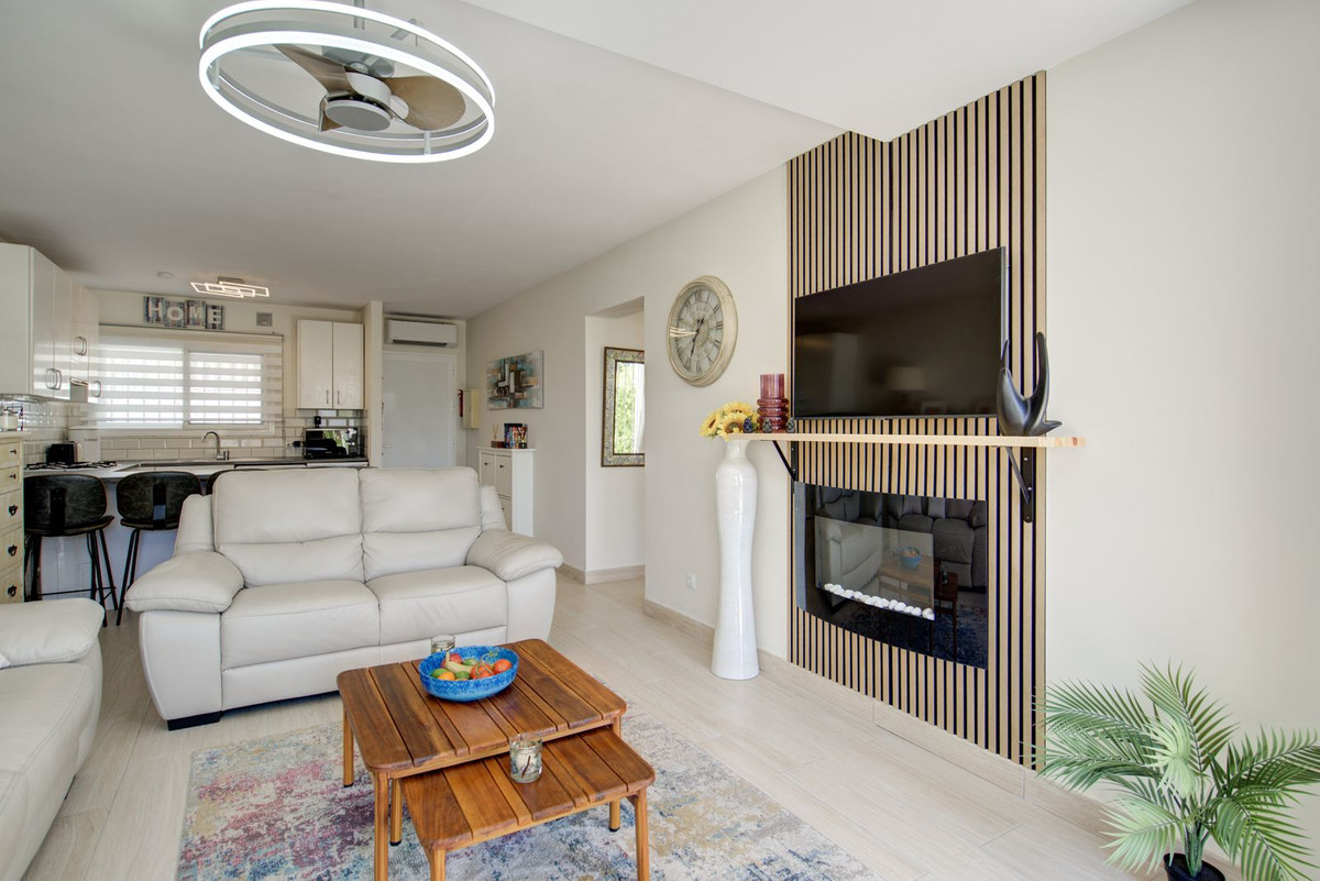 2 bedroom Apartments for sale in La Cala de Mijas – R5168725
