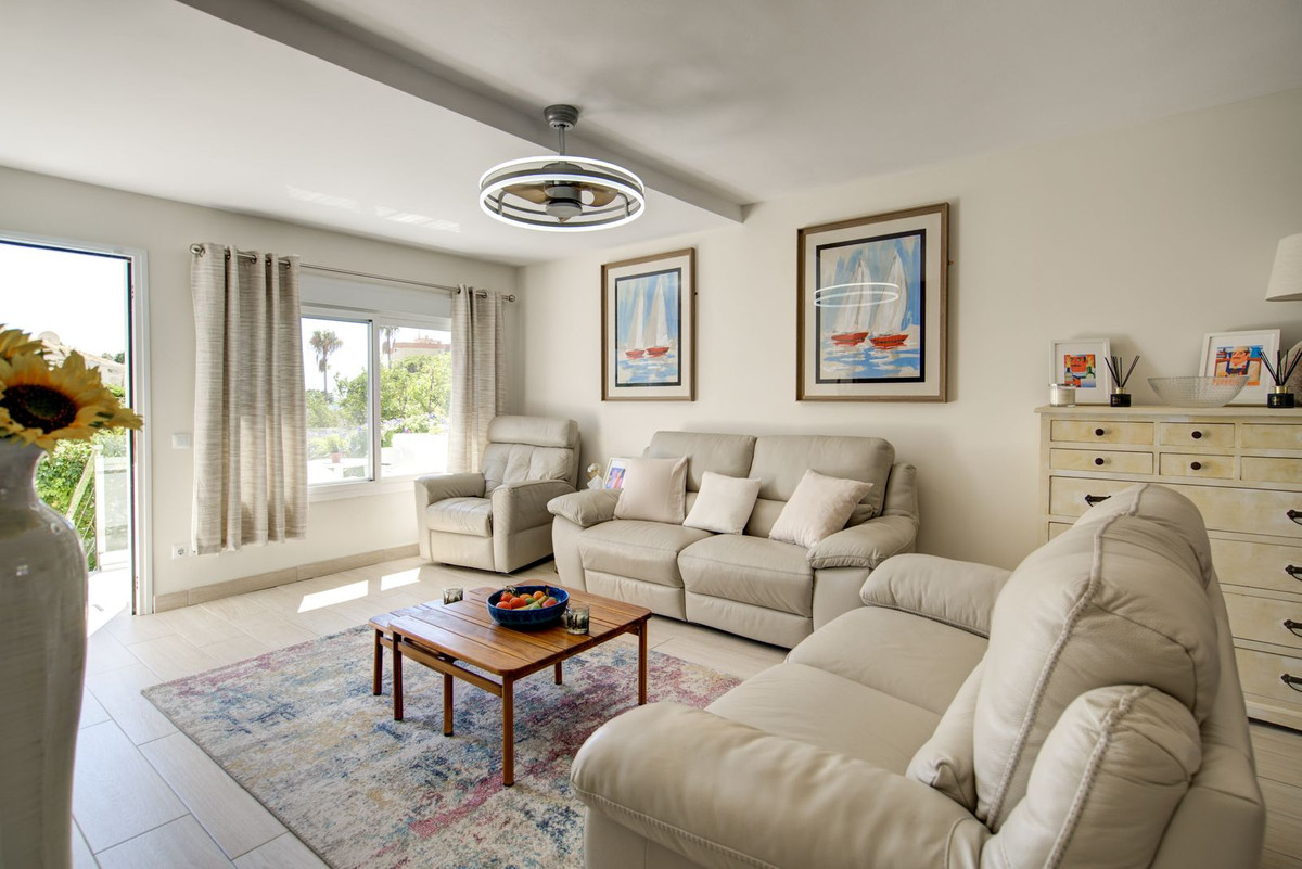 2 bedroom Apartments for sale in La Cala de Mijas – R5168725