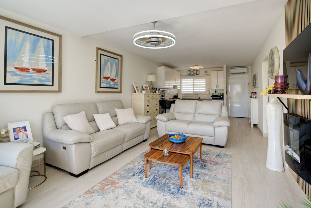 2 bedroom Apartments for sale in La Cala de Mijas – R5168725