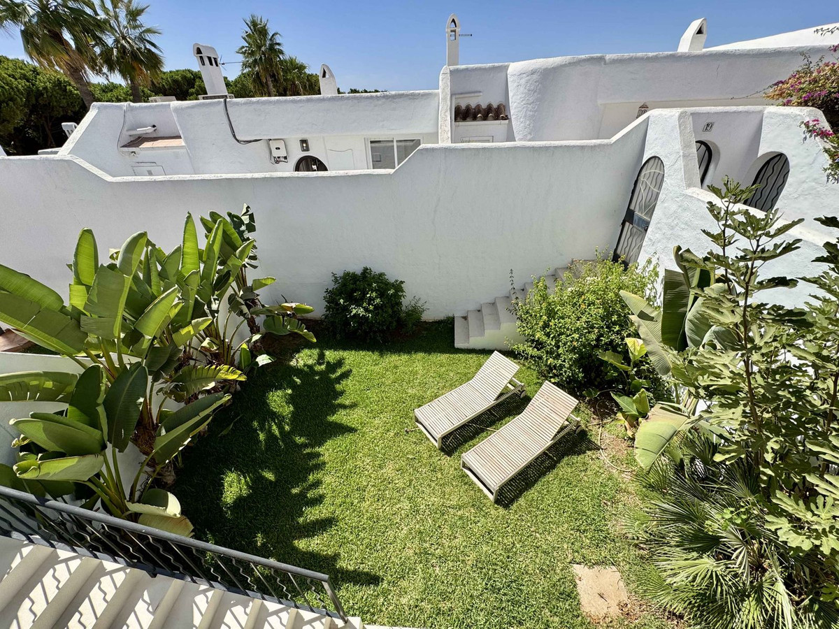 2 bedroom Townhouses for sale in Cabopino – R5152006
