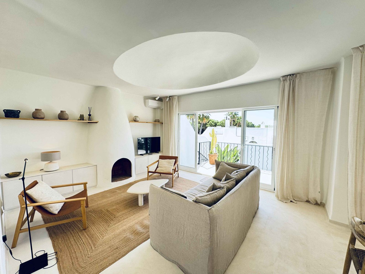 2 bedroom Townhouses for sale in Cabopino – R5152006