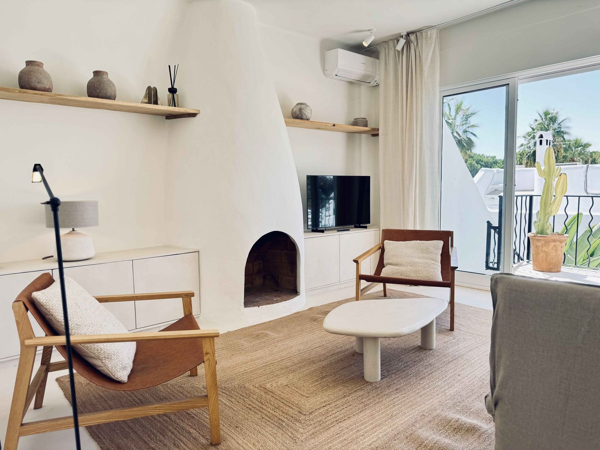 2 bedroom Townhouses for sale in Cabopino – R5152006