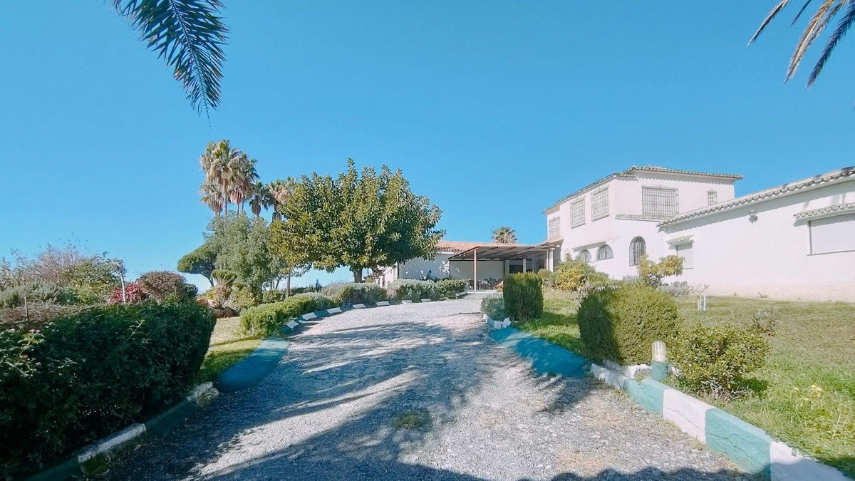 4 bedroom Villas for sale in Marbella – R5154985